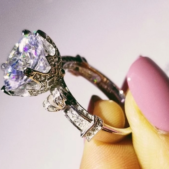 SOLD. Silver large round diamond solitaire ring - Picture 2 of 10